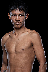 Petnamngam PK Saenchai